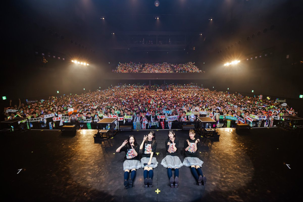 ajmcjymjj's tweet photo. アイドルに出会って10年
おひさまになって7年半昨日は初ライブハウス、初スタンディング訳も分からず1番後ろの見えずらい場所でコールしていました。でもこの年になっても初体験できる事が嬉しい
本日は三期生ライブ2日目前に行こうか後ろで落ち着いてみようか思案中です。

#日向坂46_三期生live https://t.co/i1ebIKwJAO