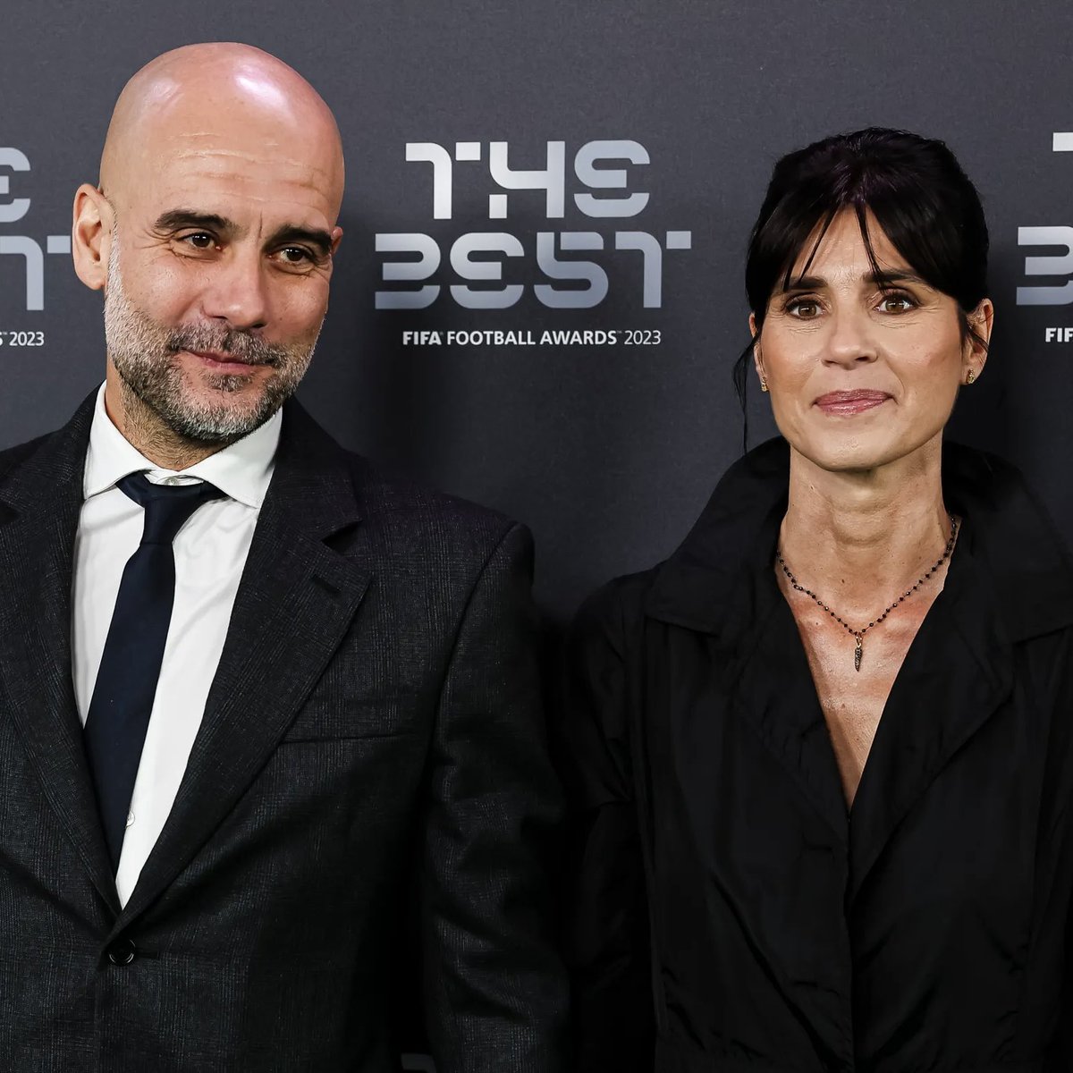 ActuFoot_'s tweet photo. 🚨 Pep Guardiola 🇪🇸 A ANNONCÉ SON DIVORCE aux joueurs de Man. City après la défaite face à la Juventus en décembre 2024 👇 :

« Les gars, je veux vous avouer quelque chose…

JE SUIS DIVORCÉ DE LA PLUS BELLE FEMME DE VOTRE PLANÈTE, ma femme, mon ex-femme. 💔

Je l'aime incroyablement, mais nous avons perdu la passion. Je l'aime ? Oui, absolument. 

Elle m'aime ? Oui, mais nous avons perdu la passion.

Dans vos vies, quoi que vous alliez faire, faites-le avec passion. 

Je ne veux pas de bons joueurs, je veux des joueurs passionnés. » 🩵

🗞️ Documentaire « A Beautiful Obsession » via @SamLee