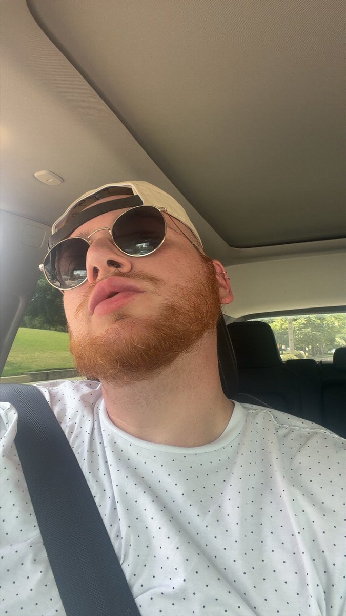 DomcubDarian's tweet photo. This heat is killin me y’all 😭😅 https://t.co/Ed8qMAx5x1