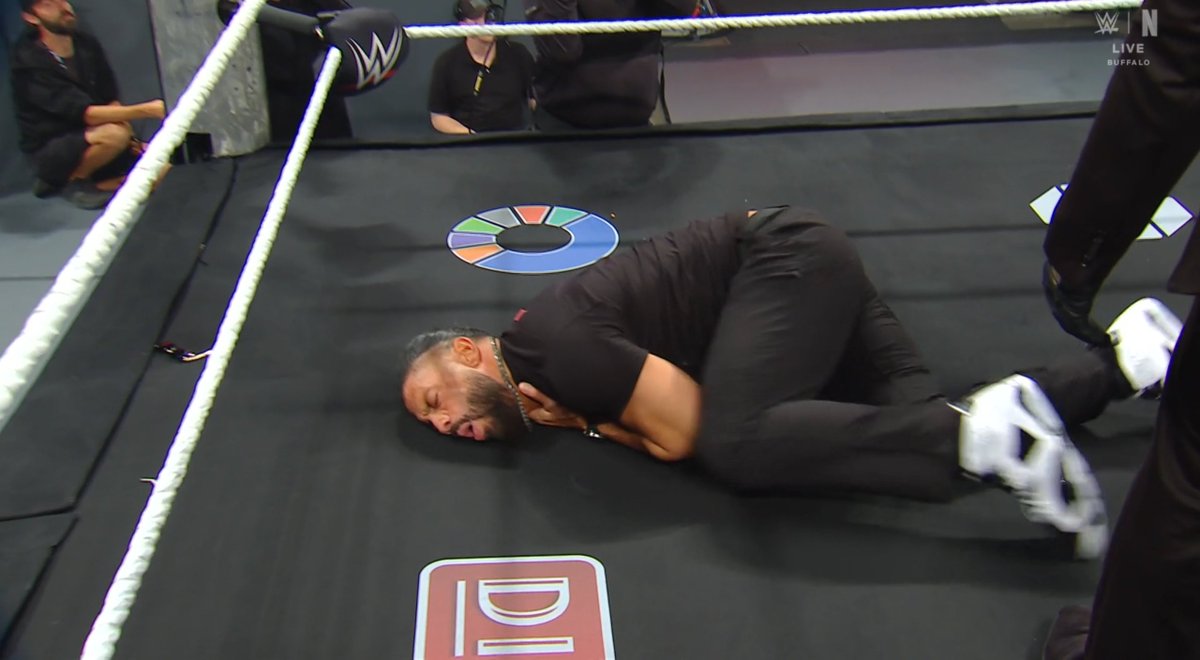 FalseFinishHQ's tweet photo. Solo Sikoa drops Roman Reigns with a Samoan Spike! #WWERAW https://t.co/n0z9a9ksL0