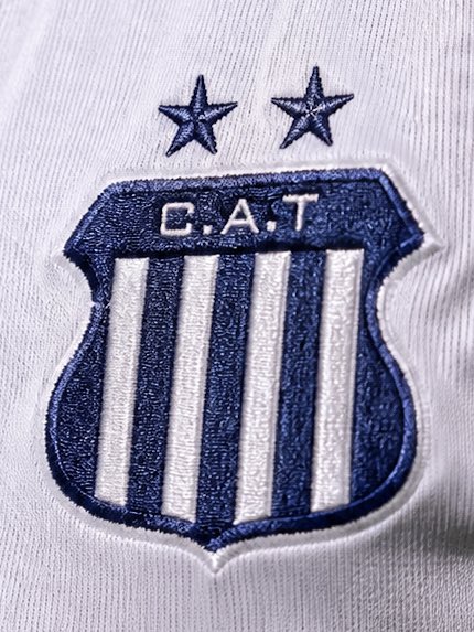 dataref_ar's tweet photo. 🔵⚪️ ¡¡TALLERES ACUMULA 6 DERROTAS EN SUS ÚLTIMOS 7 PARTIDOS OFICIALES!!

❌ 0-1 vs. Belgrano.
❌ 0-3 vs. Atlético Tucumán.
❌ 0-1 vs. Newell’s.
❌ 1-3 vs. Vélez Sarsfield.
✅ 4-0 vs. Platense.
❌ 0-3 vs. Lanús.
❌ 1-3 vs. Gimnasia de Mendoza.

⛔️ Fue ELIMINADO en 8vos de final del Torneo Apertura ante su clásico rival.
⛔️ Fue ELIMINADO en 16avos de final de la Copa Argentina.
⛔️ Se encuentra en la ÚLTIMA POSICIÓN de la Zona A del Torneo Clausura.

🌐 Todos los registros estadísticos EN VIVO están en https://t.co/hmQtYejtAi