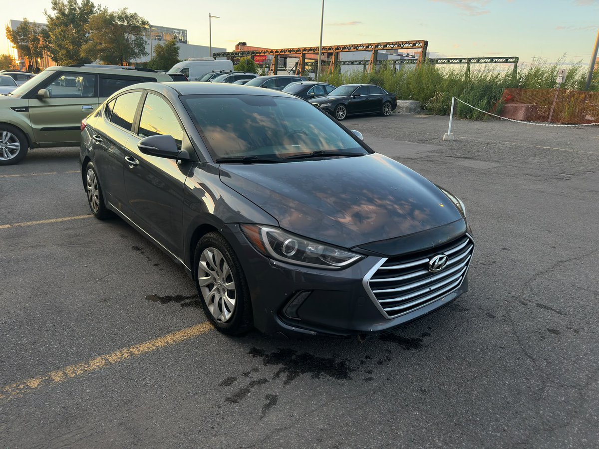 TraderBenDave's tweet photo. 2017 Elantra 
2018 Elantra 

Take both for 119k cedis , shipping included.

The damaged front is about 6k cedis to fix. https://t.co/tNrbnXh7B2