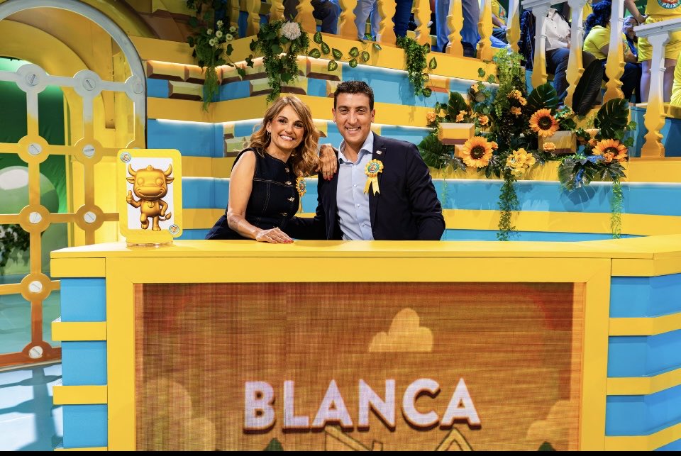 lourdesmaldonad's tweet photo. GRACIAS al equipazo del @GrandPrix_tve y a mi querido Ramontxu por esta experiencia inolvidable y divertidísima. ENHORABUENA a mis amigos de #Blanca @Ayto_ Blanca por una victoria muy peleada ante unos magníficos vecinos de #Muros apadrinados por el gran Mario Vaquerizo. https://t.co/UkLlaMd7KV