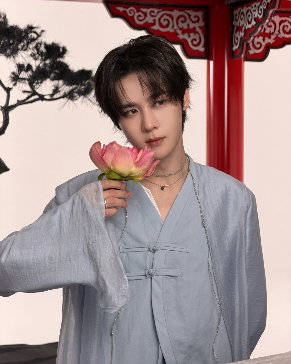 WayV_official's tweet photo. Want one? 🪷

EVERYTHING, ALL AT ONCE, NEO
https://t.co/2yfSvTGNph 

#WayV #鸢 #KUN
#WayV_VisionWings
#NCT_10TH_ANNIVERSARY https://t.co/3NMMakKmqJ