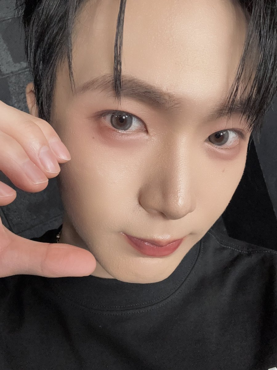 OmegaX_members's tweet photo. [#OX]

샬롯!도 파이팅 했습니다!!ㅎㅎ
다음에 또 만나요!!

#OMEGA_X #오메가엑스
#케빈 #KEVIN https://t.co/SMxSpYkUEp