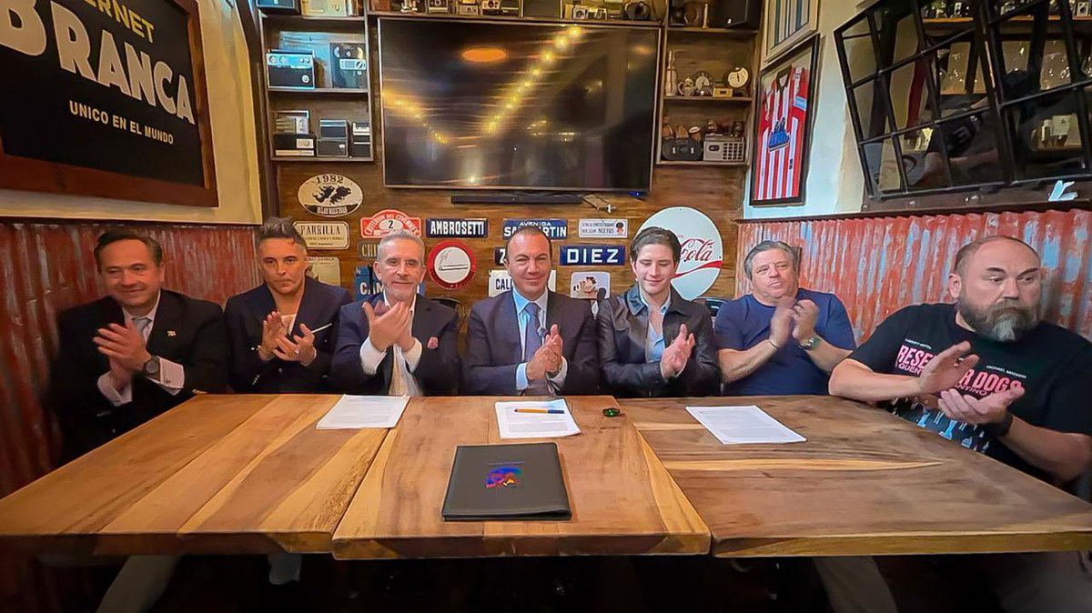 carlosorvananos's tweet photo. Es un gusto compartir con ustedes que hoy firmamos un convenio con el @Atlante para seguir impulsando el deporte en Cuajimalpa. ⚽️

Con esta alianza, nuestros jóvenes tendrán más espacios para capacitarse, desarrollar su talento y abrirse nuevas oportunidades a través del deporte.

Seguimos trabajando para que en Cuajimalpa haya más y mejores oportunidades para nuestros jóvenes.