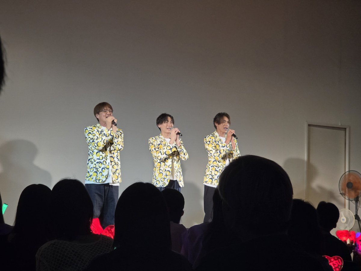 Plumeriapippi's tweet photo. 昨日の湯～とぴあ宝に参戦して、今帰阪中です😀
駅で前を歩いてる女性がモナキの
Tシャツ着てて、これからZeppなんばに行くんやなぁ🩵って😀
後ろから密かに『楽しんできてね～💜』と思う私でした✨
#湯～とぴあ宝 #純烈 #特典会緊張しすぎた #モナキ https://t.co/JPkSsHTFN5