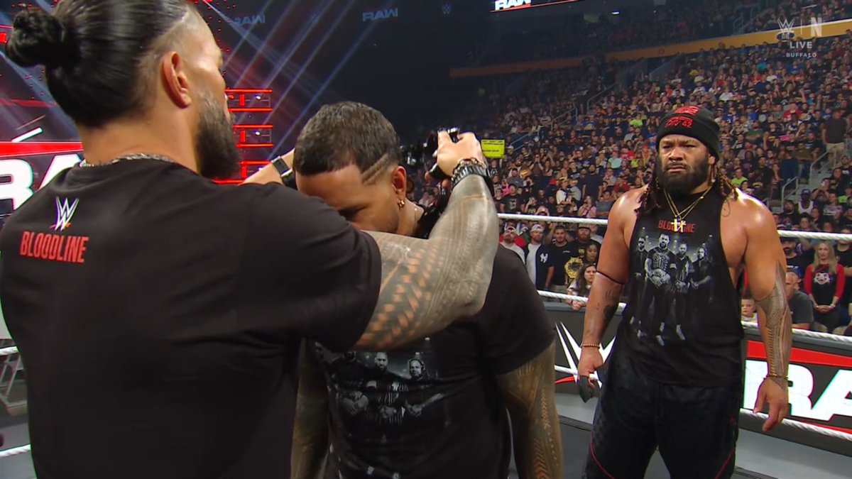 EliteClubS0B's tweet photo. This was easily one of the BEST segments of the year.

BLOODLINE CINEMA IS BACK! 🔥

#WWERaw https://t.co/TY6sW8d080