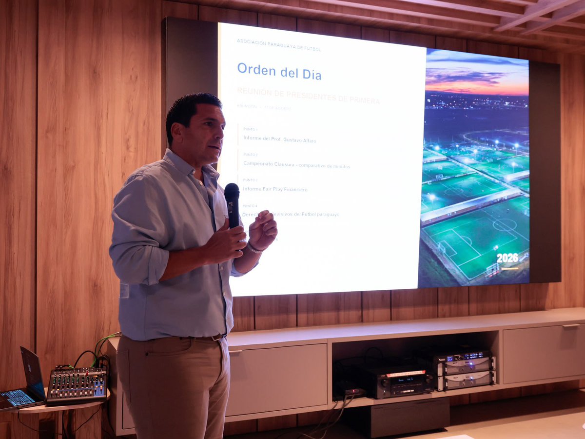 APFOficial's tweet photo. Diálogo y trabajo conjunto con los clubes de Primera División.

El presidente de la APF, Robert Harrison, encabezó una reunión de trabajo que contó con la participación de los presidentes de los 12 clubes de la Primera División, junto a los vicepresidentes y otras autoridades de la Asociación.

Durante el encuentro se abordaron distintos temas relacionados con el presente y la proyección del fútbol paraguayo, en un espacio de intercambio orientado a seguir construyendo una agenda común entre la APF y los clubes.

✍️ Los detalles: https://t.co/7FSFfwcwLO