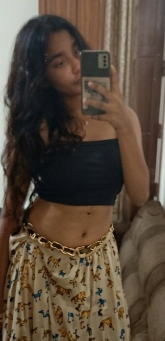 Actress_cumer's tweet photo. College frd ahh lips kadichu 👄 molai kasaki vitu thudika viduren thevidiya munda 💋😋 kai thooki akkul vervai nakkanum 💋😋 thoppul nakki eduthu pundai Kula Kai vitu nondi edukanum 😋🥵 https://t.co/LhvczwcJGF
