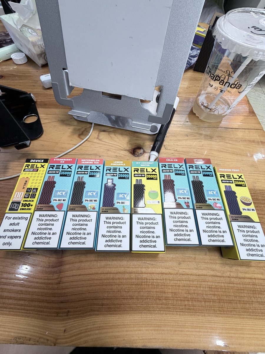 Bahubadli's tweet photo. 摆脱传统烟草的束缚，悦刻电子烟让你享受不含焦油、不含��害物质的全新吸烟体验，带给你健康无负担的选择。
随时随地，悦刻电子烟为你提供随���所欲的吸烟体验。无烟的生活，悦刻为你提供更清新、更健康的选择。
小巧便捷，悦刻电子烟让你随时随地享受清新口感。告别烟草的沉重负担，@tylersstudio https://t.co/hCCwBAx9ik