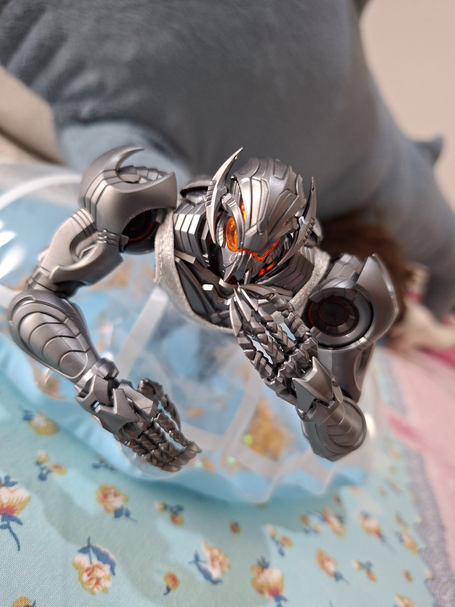 AlvinTrembling's tweet photo. So funfact : Barbie bikinis / swimsuit fits for Ultron blokees.
Just.... don't use the glitter one because for some reason it sticks on him. https://t.co/ImxEDYxbZ3