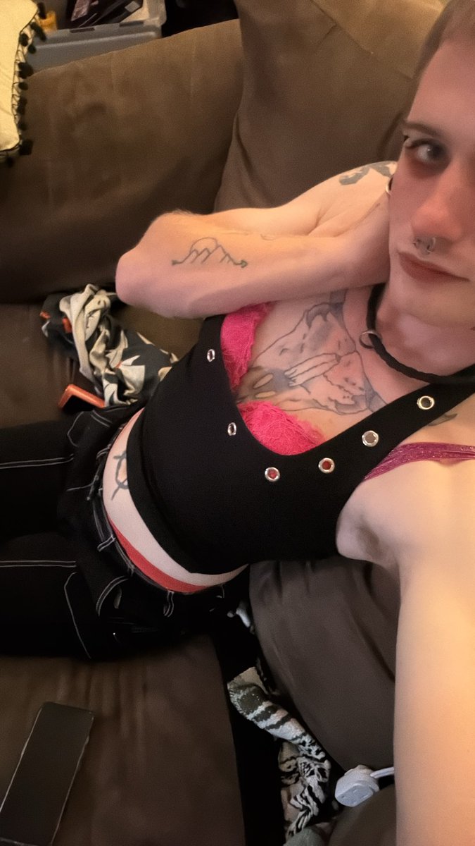skatingfemboy's tweet photo. Today marks the day of my transition , any tips or advice is very much appreciated. But if anything just lmk what you think.#mtf #trans #ntf #sissy #transitioning https://t.co/lWIhD301F2