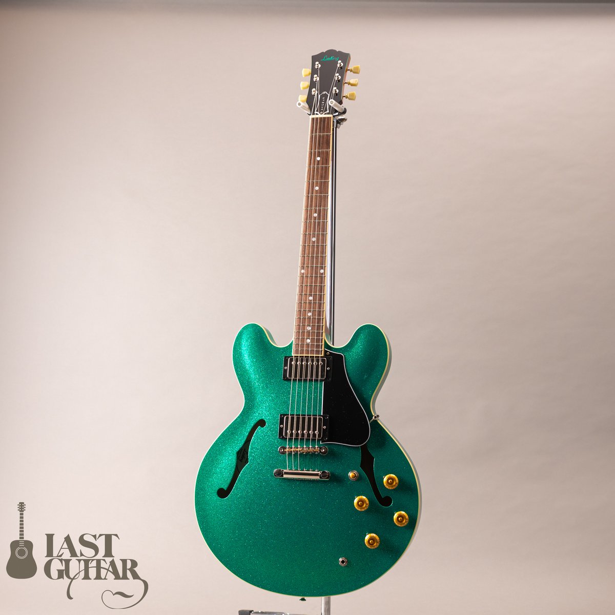 lastguitarcom's tweet photo. 当店オリジナルブランドLasting ESNOVAシリーズより、カスタムカラー一本物335タイプ入荷いたしました。きめ細かいラメが入ったグリーンスパークルカラー最高です!
Lasting ESNOVA Humbuker Green Sparkle
https://t.co/f2gPfe0sdZ
#エレキギター
#ES335
#Lasting
#esnova
#国産ギター https://t.co/EUjo0sfVuW