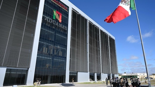 MEXCHAMChina's tweet photo. #Mexico's #customs #revenue hits a 2026 monthly high in July! 🇲🇽📈
Driven by stricter anti-smuggling enforcement, #operational #efficiency, and a surge in #ForeignTrade, #ANAM brought in 131.616 billion pesos (approx. US$7.31 billion)
More info on: https://t.co/DYkPFeeRw1 https://t.co/rfJpSQU7H2