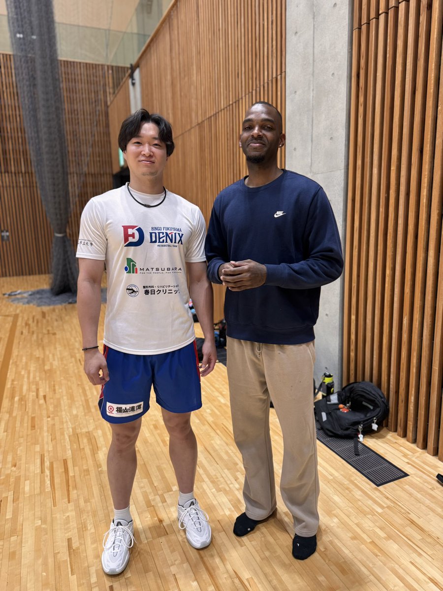 FukuyamaDenix's tweet photo. \ ジョン選手と呼んであげてください！/

ジョナサン・モーリス・ハーレー選手が、本日福山に到着し合流しました🙏🏻

チームへの練習の合流はおそらく明日になりそうです。

彼はニューヨークからやってきました🗽
よろしくお願いします！ https://t.co/jh2GtfKNTl