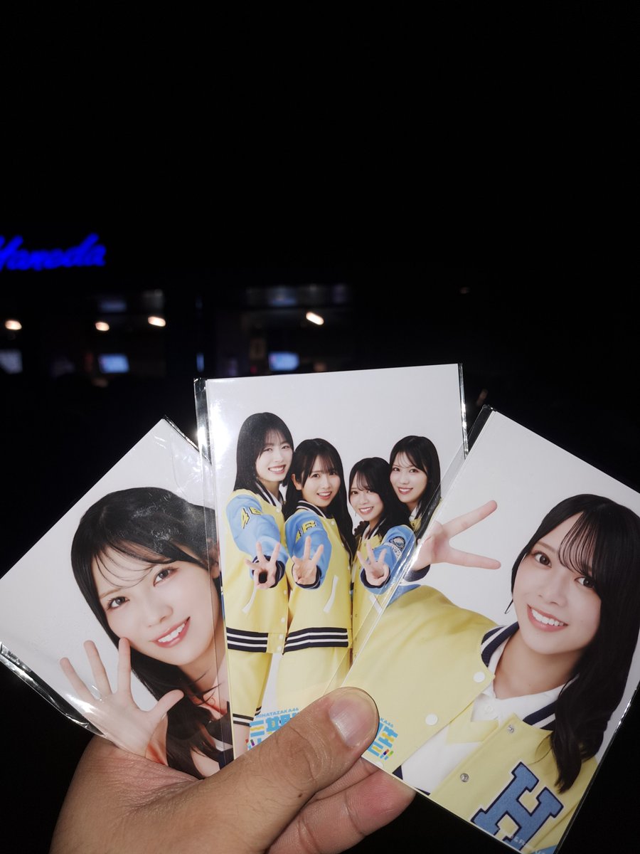 ultra_1618's tweet photo. １日目楽しんできました！
2日目は参加できず💦
みくにんのソロ良かったですね～、歌上手すぎです。
4人だけであそこまで盛り上がるの凄かった～、楽しかったです。
LIVEで見れるぱるが最後だと思うと泣きそうになります。
卒コンは配信で応援します👍️
#日向坂46_三期生LIVE https://t.co/nc61GSOOMT