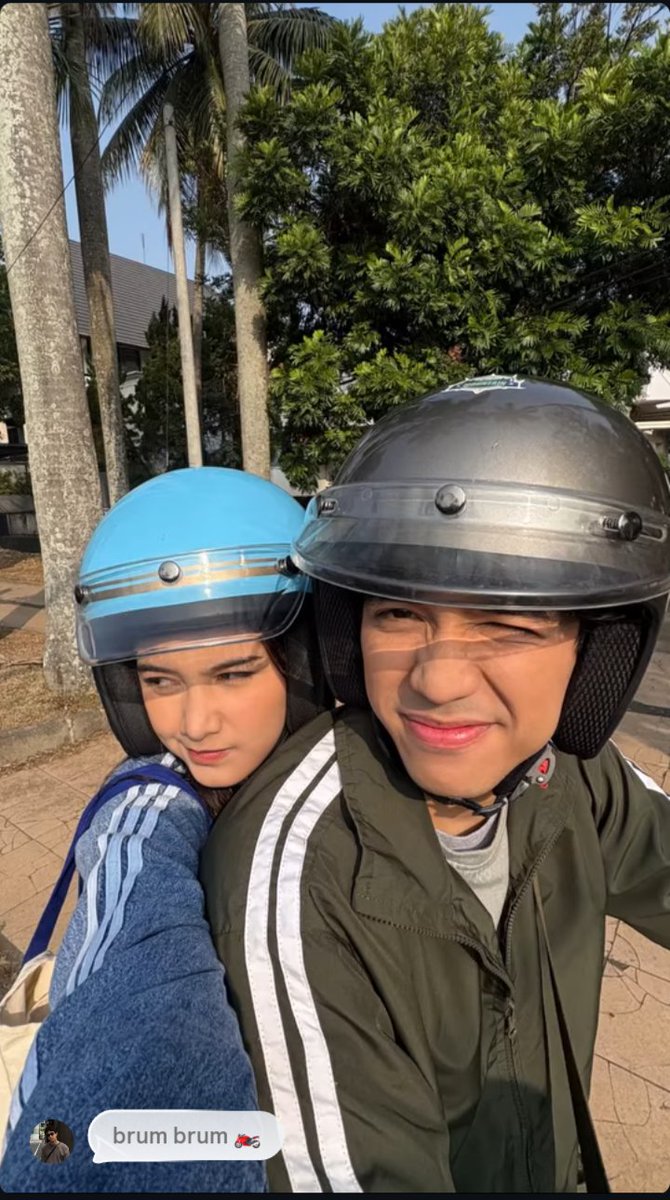 jillyjupz's tweet photo. Kok mirip????lancar jaya yaaa syutingnya...KLO ada waktu luang dan ga capek juga bisa kali live..maap nglunjak✌️✌️ https://t.co/Jeu6dYKC11