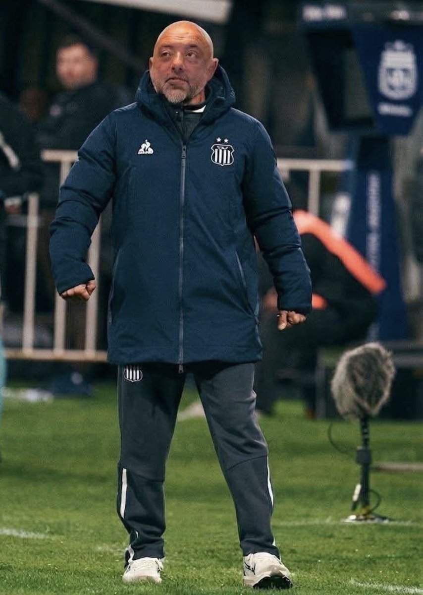 CabMessi's tweet photo. RESISTA JORGE SAMPAOLI RESISTA!! https://t.co/bQD7iDT6N5