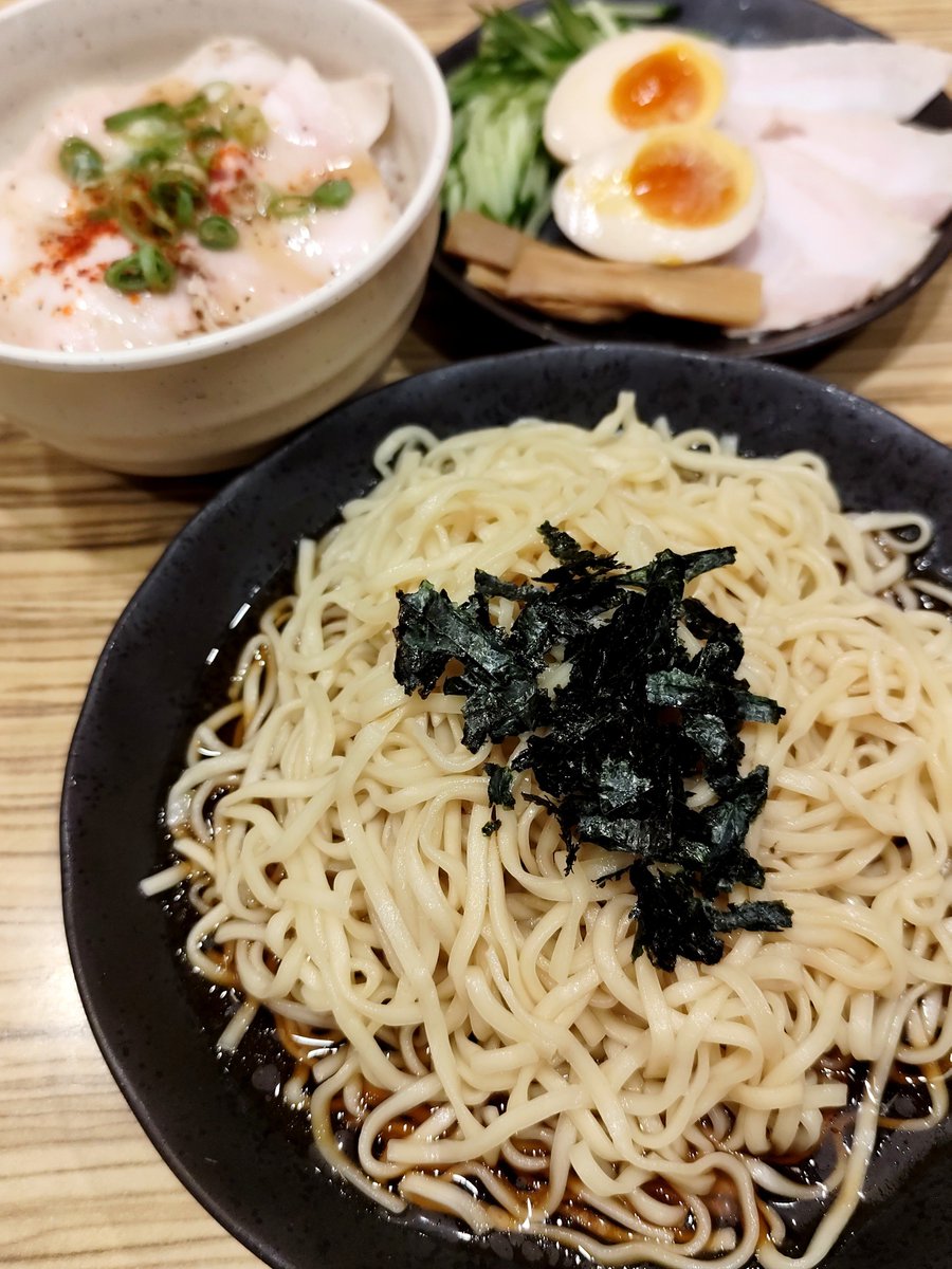Rnyrg's tweet photo. たまにはこんなランチ。 https://t.co/MJEhD3VH16