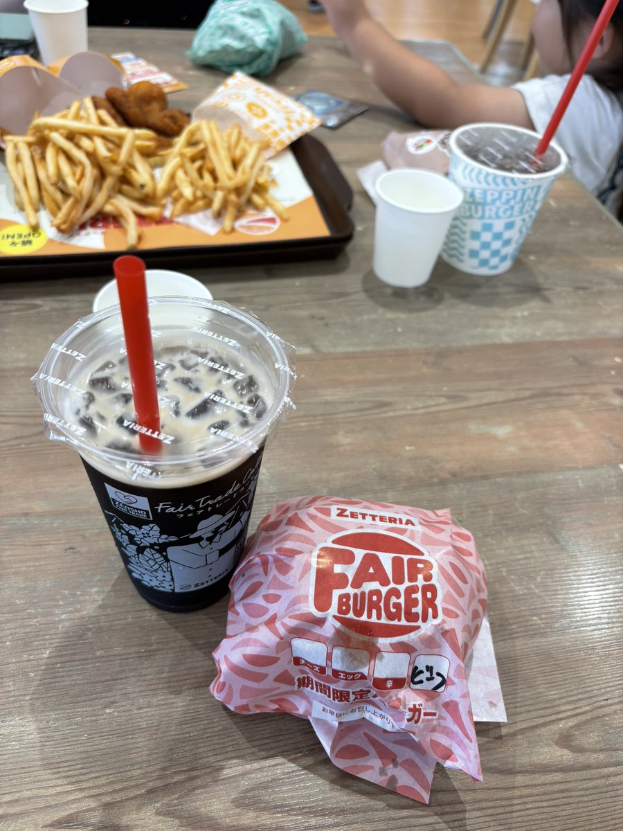 dora0103's tweet photo. 実はゼッテリアになってからは初めて食べるかも知れない https://t.co/z81DFsa0v3
