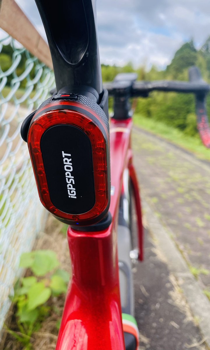 imokoKTM's tweet photo. My new gear…

せっかくサイコンを頂いたので、最近の自転車乗りの人気アイテム、リアレーダーを購入！物欲が止まらない🧠

サイズは思ったより小さくて軽いです
シートポストにガッチリ付けれるのは◎
長距離とかはサドルバック付けたいですし、ありがたい位置です。

#igpsport  #SRmini https://t.co/jFzdIU5MUN