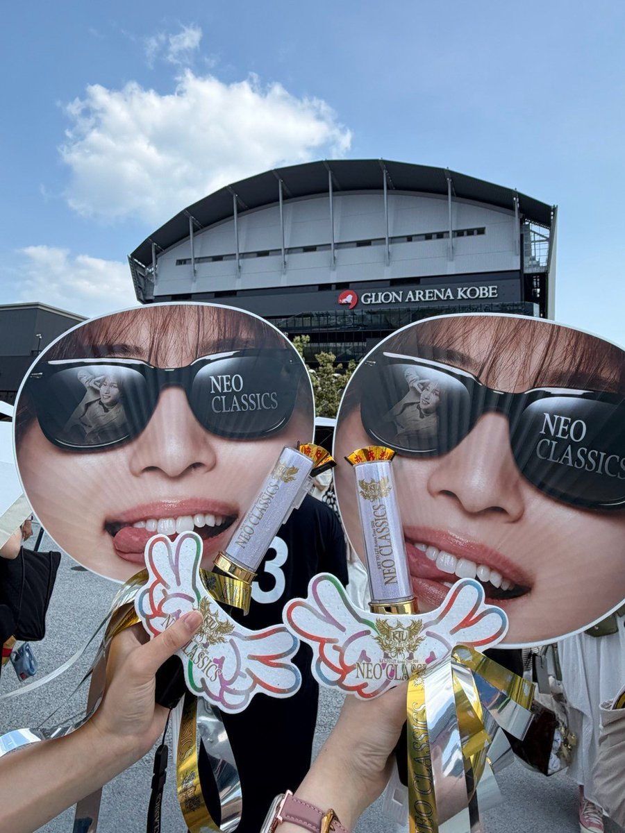 h0tqrun's tweet photo. 今年はAB双方夏フェスには出ない模様なので暫定､この夏1番思い出｡🫶

ボロカス言われてた会場で
センステ最前引き当てた神戸｡
同い年のお友達もできてはっぴー😸

まだ夏終わってないよね！！？
期待してます！ https://t.co/30ifs6q0PF