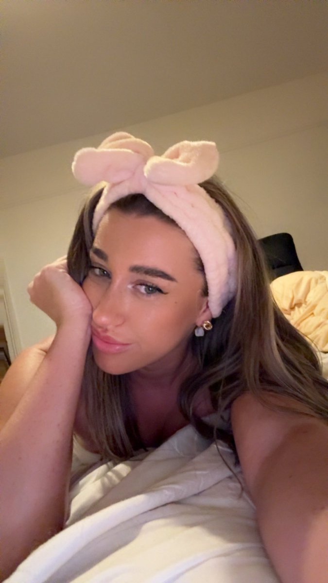 abbielenaa's tweet photo. New hair new me https://t.co/qFoAOWNB8T