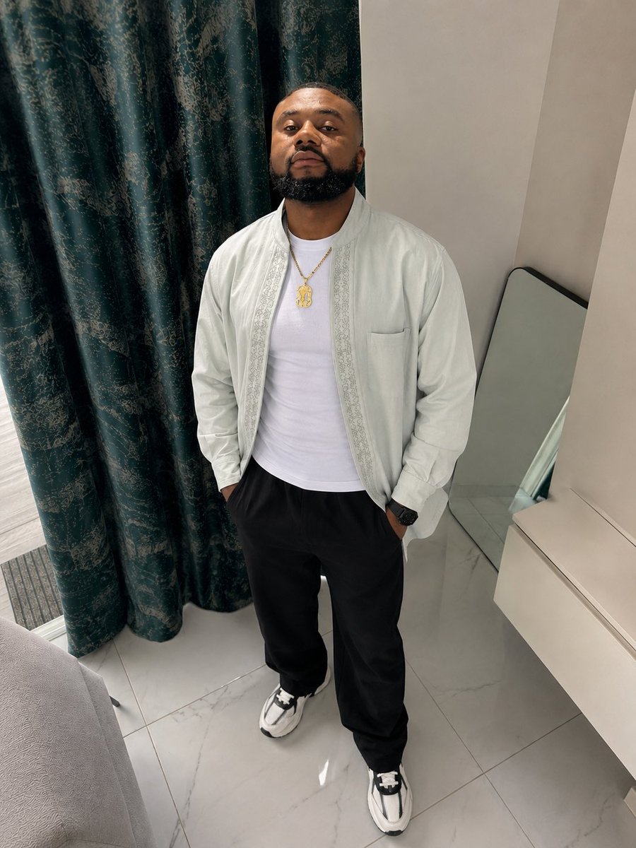 Elvisaigbe1's tweet photo. Accept yourself, love yourself, and keep moving forward. If you want to fly, you have to give up what weighs you down🛎️ https://t.co/tg2RFvRc9G