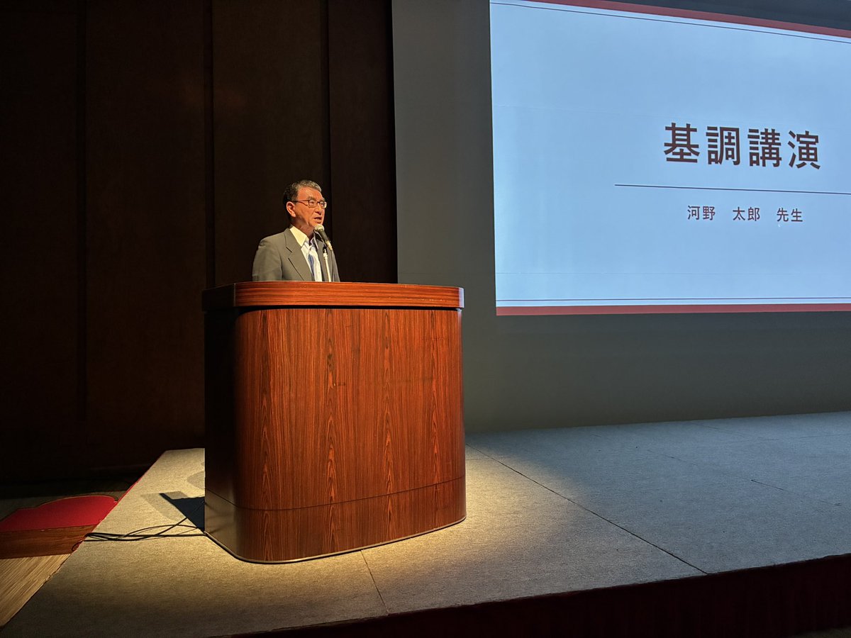 konotarogomame's tweet photo. 模擬国連関西大会の開会式で基調講演。 https://t.co/goM3XGXTBd