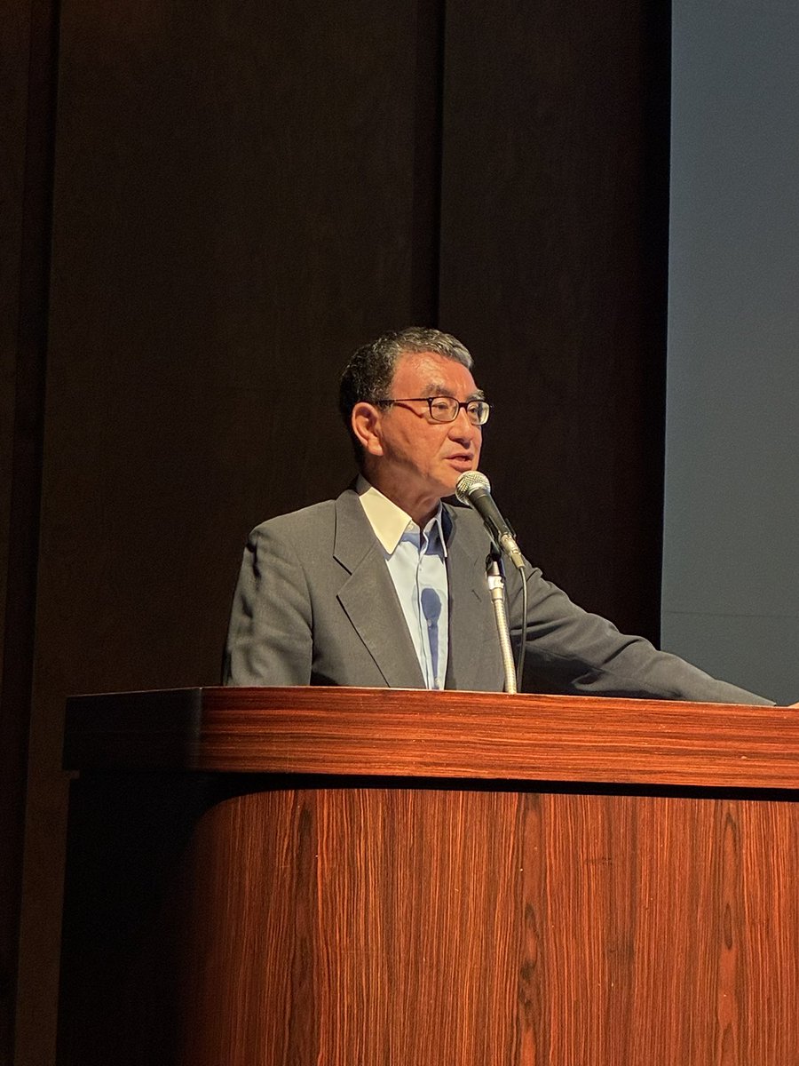 konotarogomame's tweet photo. 模擬国連関西大会の開会式で基調講演。 https://t.co/goM3XGXTBd
