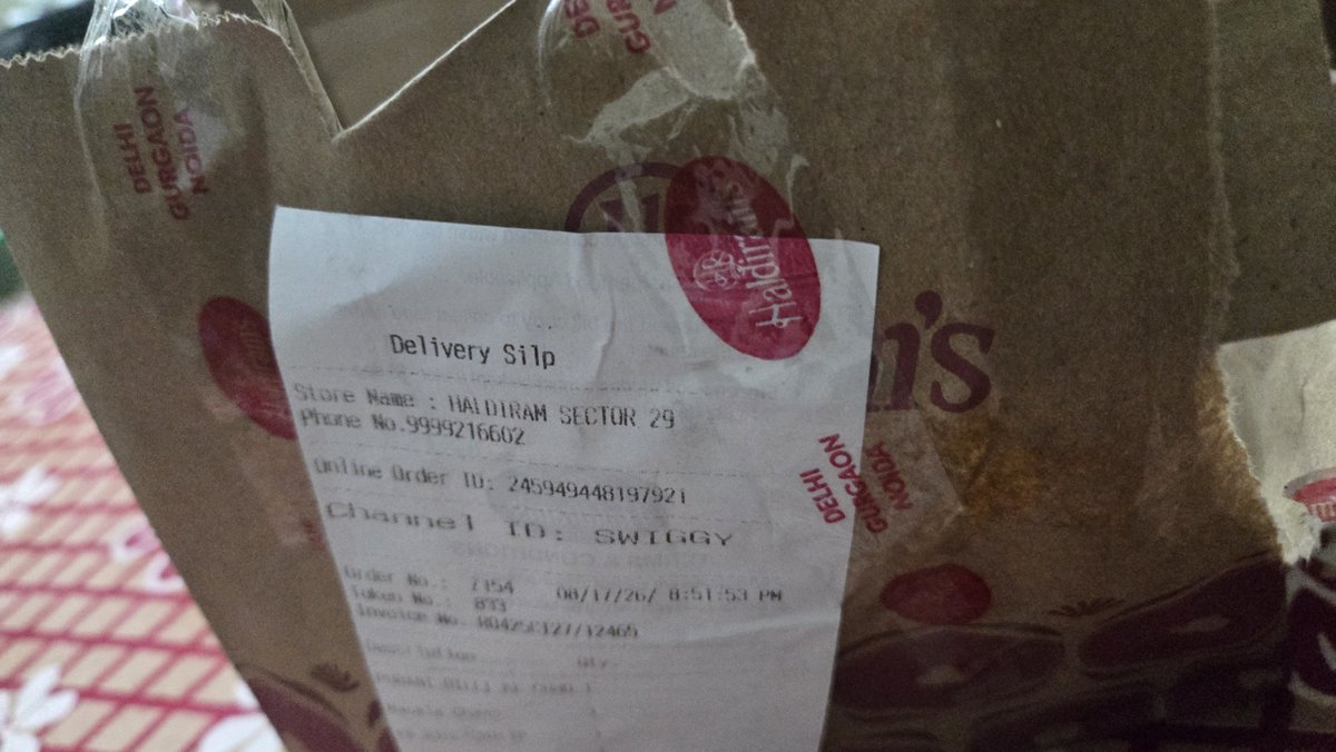 HarshGoel398083's tweet photo. Dear @Swiggy i ordered food yesterday first the packaging was damaged, second there were items missing &amp; also the items i received were cold &amp; portion was not appropriate https://t.co/2W3PxJAxI4