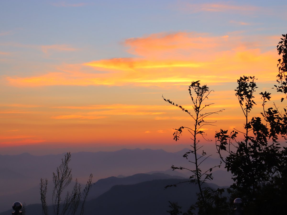 gkmasay's tweet photo. Our campus hiking club just finished an amazing sunrise trail exploration with 25 members! We spotted wild flowers and took group photos at the summit—sign up for our next trip via the club page!， https://t.co/nKMt0QD55K
