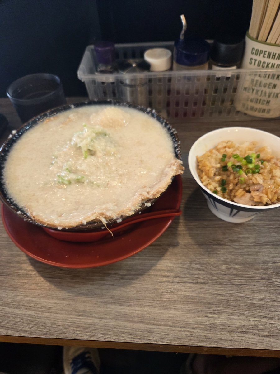 Nittobo3's tweet photo. こんにちは☀️
今日は前から気になってた背脂チャッチャ系のお店、背脂ラーメンチャチャチャ三郷に来ました🍜

食べたのは背脂豚骨全部のせラーメン(塩)と肉まぶしご飯を美味しく頂きました😁👍 https://t.co/W6U0ZICVdN