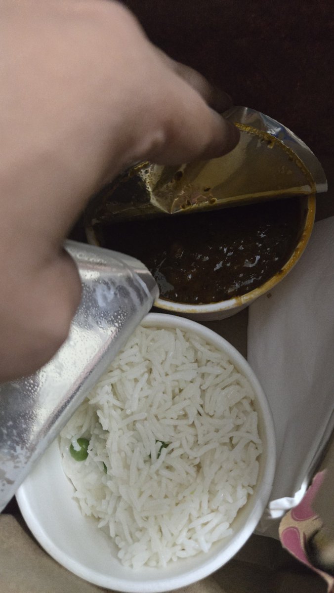 HarshGoel398083's tweet photo. Dear @Swiggy i ordered food yesterday first the packaging was damaged, second there were items missing &amp; also the items i received were cold &amp; portion was not appropriate https://t.co/2W3PxJAxI4