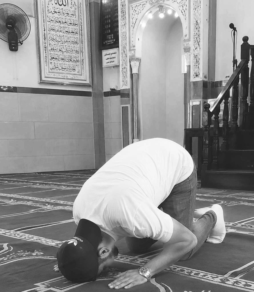 smithcoreywv7's tweet photo. *أحيانًا كل ما تحتاجه هو سجدة طويلة، تخبر فيها الله بكل ما عجز لسانك عن قوله.* 🥹🤲🏻 https://t.co/DFUh3UlWzW