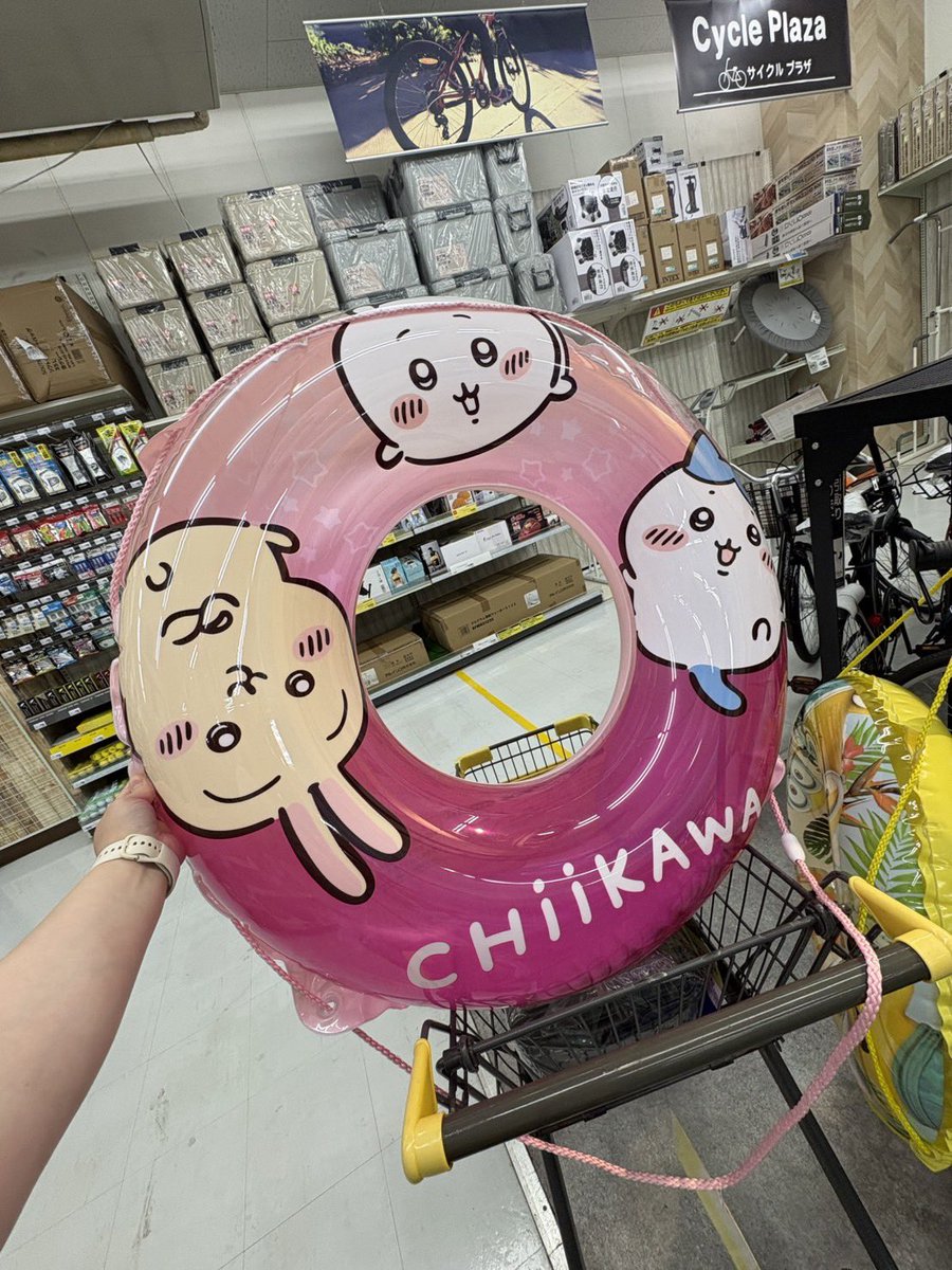 aoboshi_vo's tweet photo. なんなら特別好きでもないのに可愛すぎて衝動買いしたちいかわの浮き輪まだ使えてないから使いたい🥹 https://t.co/Gb517BZGIb