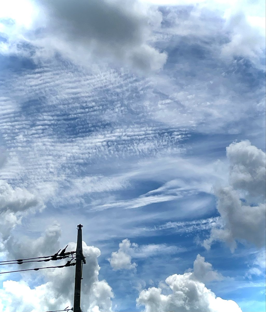 yellowrody's tweet photo. 今からダンスレッスンで急ぎ出なきゃなんだけどふと見上げた空がこれでpostせずにいられなかった！
#イマソラ https://t.co/XbnBvAwbvG