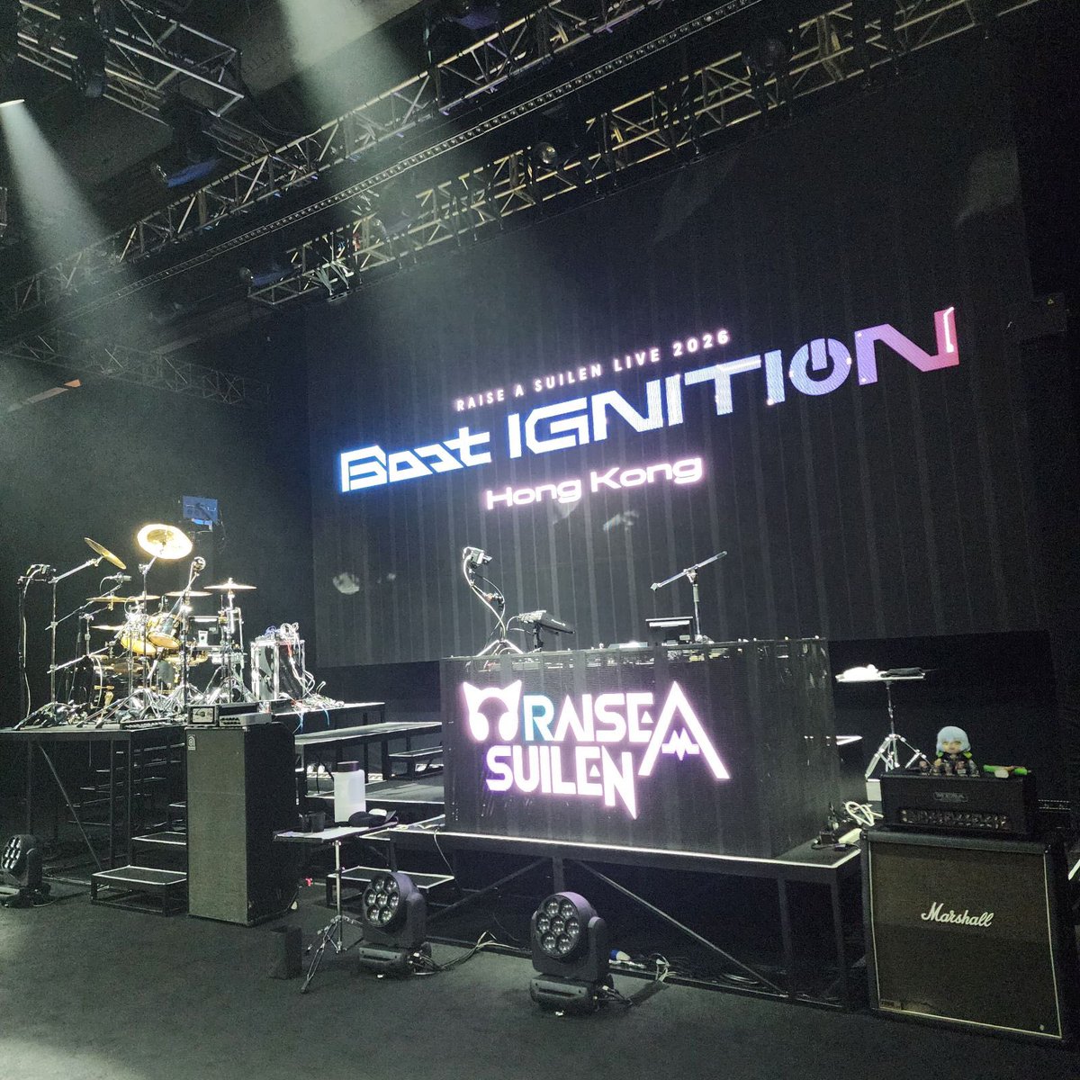 QuantaIntl's tweet photo. 【使用機材情報】
 🎧RAISE A SUILEN LIVE 2026
　「Boot IGNITION」香港公演 🎧

Ba.&Vo. LAYER 

<RockBorad>
Quad 4.4 with LED Strip 

<CIOKS>
DC7&4Expander

<RAVEN STRAPS>
RAVEN 3″ BLACK

-———————-———————

Gt. LOCK 

<RockBoard>
CINQUE 5.3 with LED Strip 

<CIOKS>
DC7&8Expander
 
<Cornerstone Music Gear>
Antique V3

<J.Rockett Audio Design>
Archer Ikon
Airchild Compressor
Aqueous Chorus 

<iSP Technology>
Decimator X

#RAS_BootIGNITION_HONGKONG
#RAS_BootIGNITION 
#バンドリ #RAS