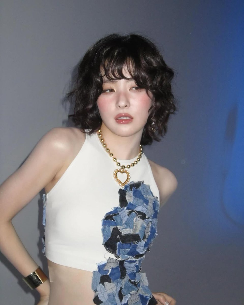 seulreneutt's tweet photo. short hair seulgi i need you https://t.co/PjacX4YfJi