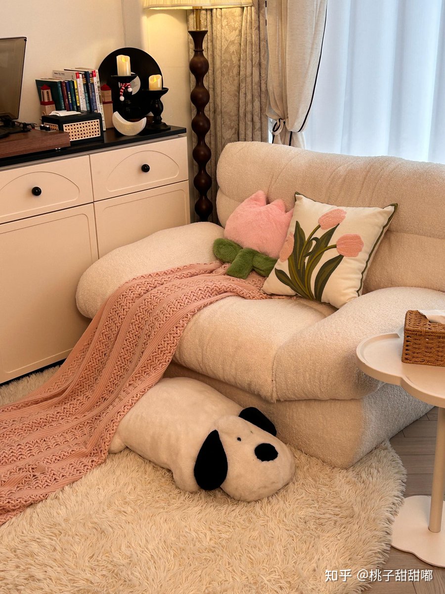firaspsn's tweet photo. Just curled up on the couch with hot cocoa and my favorite show, life’s little perfect right now ， https://t.co/hPnsC9U8oS