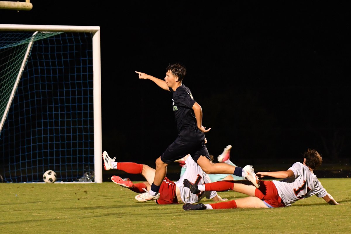 777Lambster's tweet photo. @G_L_MSOCCER @G_L_ATHLETICS @GreenLevelHigh https://t.co/wFvmzYLlWx