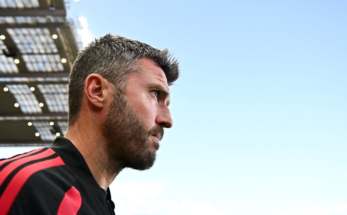 MUnitedFR's tweet photo. La priorité de Manchester United est actuellement un latéral gauche. 

Des discussions ont lieu concernant différents profils.

Quant au milieu de terrain, ça pourrait dépendre des opportunités de marché.

Michael Carrick pousse, y compris en privée, pour avoir d'autres recrues.

(@FabrizioRomano)