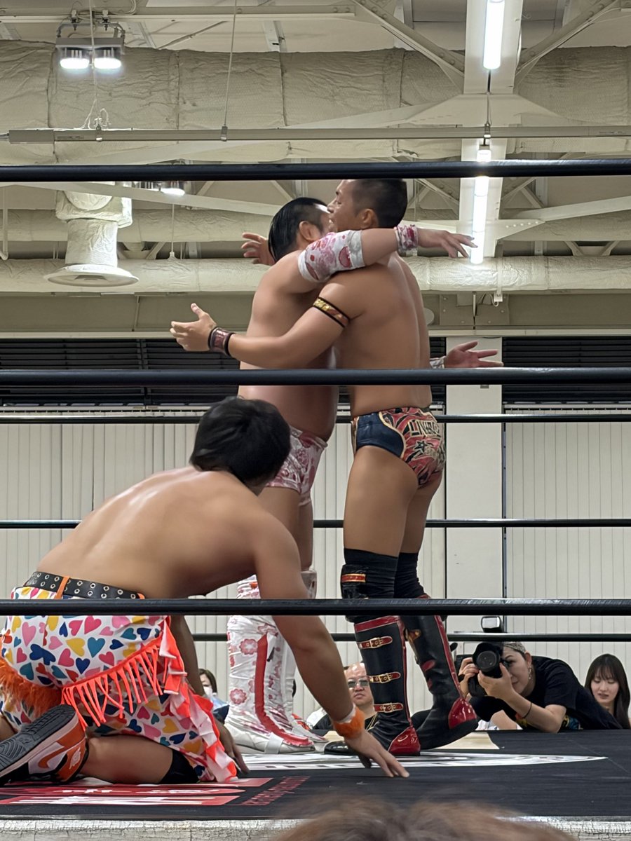 solica_dg's tweet photo. 最後は仲良しをキッドさんに見せつけてるww https://t.co/KQdlVXbzcb
