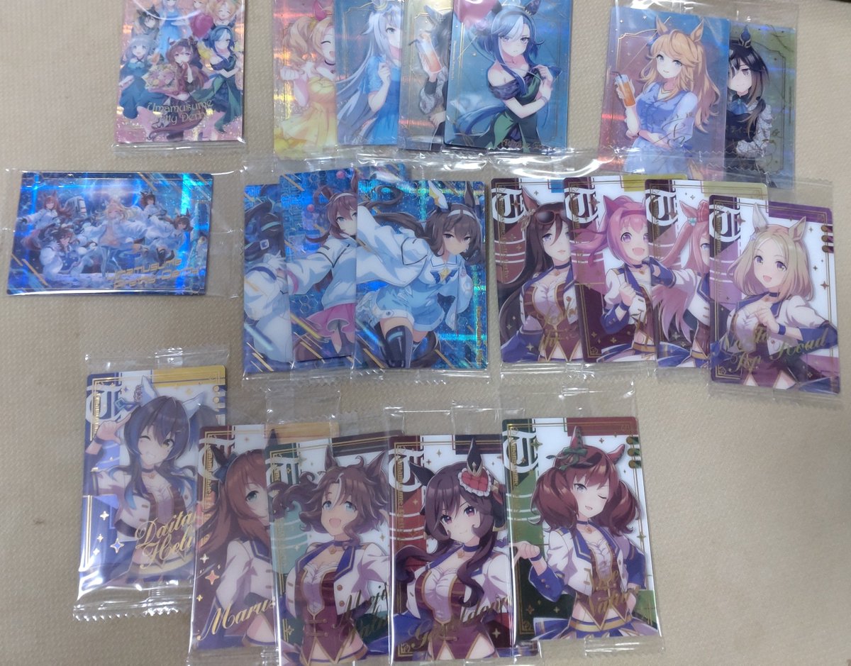 sinigami009's tweet photo. ウエハ一箱買ってきた〜♪
松田颯水さんと香坂さきさんのサイン出たぁ♪
やったぜ！ https://t.co/Pp0UYgV44G