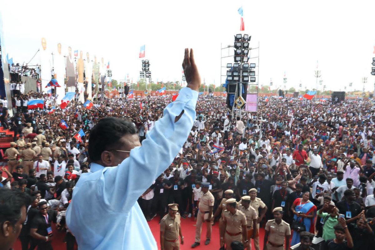 sangathamizhanM's tweet photo. உளுந்தூர்பேட்டையா?
உலகத்தமிழர் கோட்டையா?
**********************************************

தமிழ்த்தேசிய எழுச்சி 
மாநாடா? 
தமிழர்கள் எழுச்சிப்பெற்ற 
தமிழ்நாடா?

கட்டுக்கடங்காத
திருமா தம்பிகளின் கூட்டமா? 
கணிதத்துக்கு  
கட்டுப்படாத பெருவெடிப்பு? 

திணறியது 
உளுந்தூர்பேட்டையா? 
திருப்பி அடித்தது 
திருமாவின் சாட்டையா?

அறிவியல்
"பால்வீதி" கூட்டமா? 
அம்பேத்கர் 
"அரசியல்" சட்டமா?

கட்டுப்படாத 
கடல் அலையா? 
கணக்கில் அடங்க
சிறுத்தைகள் தலையா?

ஈழம் கனவு காணும் 
கண்களா? 
நீலம் கனவு நனவாகும் 
வண்ணமா?

புலியும் சிறுத்தையும் 
இணைந்த இடமா? 
அமைதியாக இருக்க 
நாங்கள் என்ன 
சங்கர மடமா?

திருமாவையும் தொண்டர்களையும் 
பிரிக்க முடியுமா? 
பூமியின் சுழற்சியை யாரும் 
நிறுத்த முடியுமா?

யாரும் தவறாக எழுதாதீர்கள்! 

தாய்சிறுத்தையும் குட்டிச்சிறுத்தைகளும் 
காதல் கொண்ட இடம்! 
"கட்டுக்கடங்காத கூட்டம்" என்றால் என்னவென்று வென்ற இடம்!!

சங்கத்தமிழன் 
Er. M. SARAVANA
