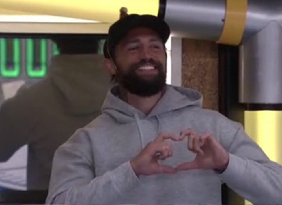 heyheyava's tweet photo. The duality of man #bb28 https://t.co/ZBZ9nIyUWQ