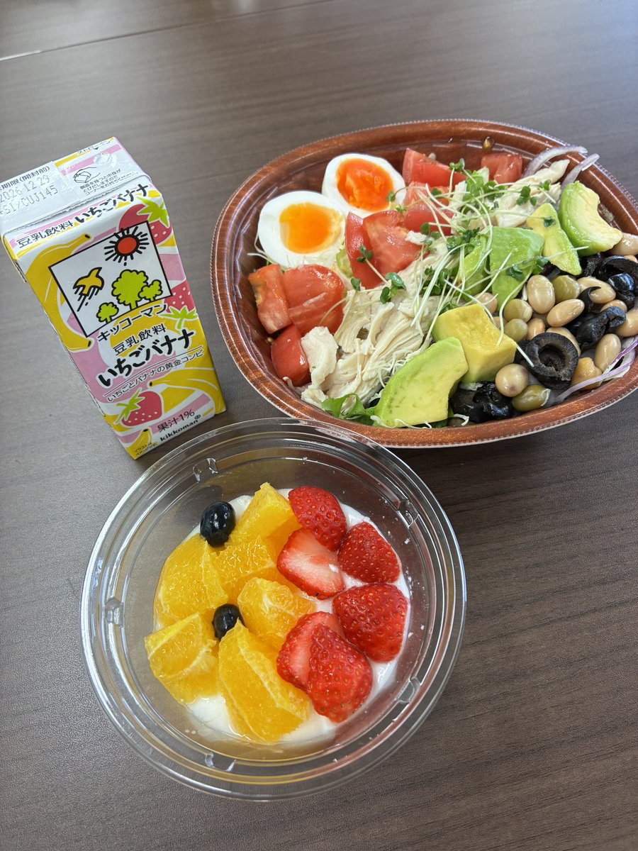summitstore_co's tweet photo. こんにちは☀️

厳しい暑さが戻ってきましたね🥵

コブサラダボウル🥗
フルーツ杏仁🍓

で気分だけでもサッパリと…

公式のInstagramで、フルーツ杏仁の
こだわりを紹介しているので
チェックしてくださいね😆

 https://t.co/vSlK9roWsy

#サミットストア https://t.co/ReivippZAK