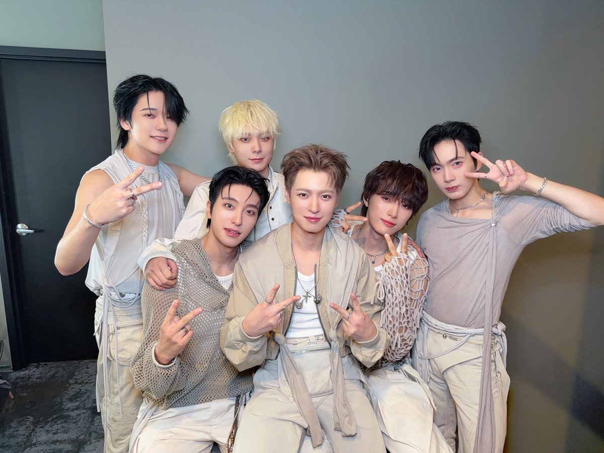 OmegaX_official's tweet photo. [📸]

2026 OMEGA X TOUR 'NO LIMIT' IN U.S. 🇺🇸

Thank you CHARLOTTE ! 🫶

#OMEGA_X #오메가엑스 #OMEGA_X_NOLIMIT_TOUR https://t.co/4A67ZiVSwt