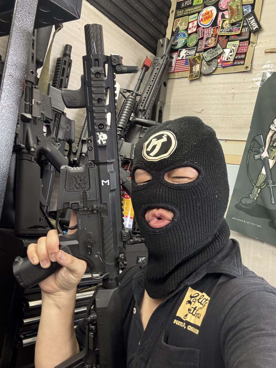 BossGerira's tweet photo. BURST-HEADから、DEATH MACHINE Σ 用7インチハンドガード絶賛発売中DEATH😁　拡張性が向上、ドレスアップ出来ます。材質はABS樹脂、M-LOK対応。Φ30㎜のサイレンサー入ります。BURST-HEAD
BASEショップで発売中。
https://t.co/uDoJf8uFO9 https://t.co/KiEQ0LJksN